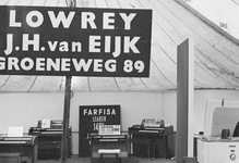831044 Afbeelding van de stand van de Piano- en Orgelhandel J.H. van Eijk op de fancy-fair en middenstandsbeurs ten ...